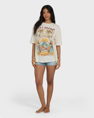 Billabong oversized white t-shirt with short sleeves, soft cotton fabric, and screen print design in relaxed fit.