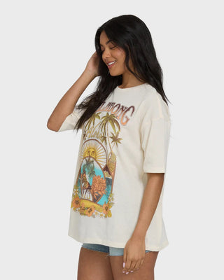 Billabong oversized white t-shirt with short sleeves, soft cotton fabric, and screen print design in relaxed fit.