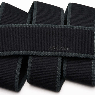 Arcade Carto Stretch Belt in Black/Jalapeno with subtle color accents, contoured buckle, and REPREVE®️ recycled material.
