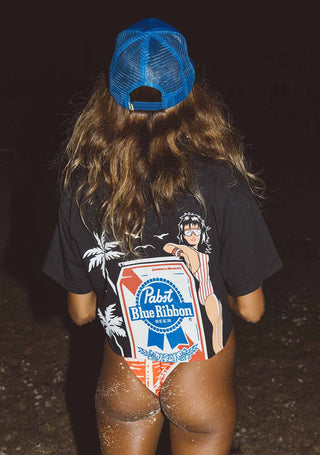 Unleash your flair with the Duvin x Pabst Blue Ribbon Can Model Tee in pepper. Top-tier cotton meets a modern fit. Only at Drift House.