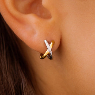 ALCO Venn huggies in intermix finish with 18K gold-plated stainless steel and hinged clasp for versatile style.