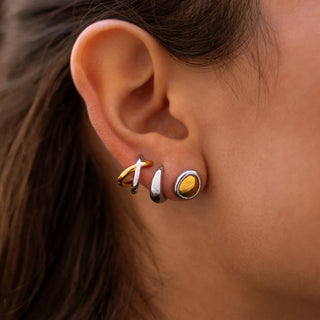 ALCO Venn huggies in intermix finish with 18K gold-plated stainless steel and hinged clasp for versatile style.