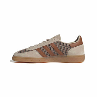 Close-up of adidas Originals Handball Spezial in Beige/Khaki Three/Dusky Bronze showing houndstooth fabric, brown stripes, gold Spezial branding, and a gum sole.