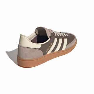 adidas Originals Handball Spezial in Earth Strata/Warm Vanilla — cracked leather quarter with suede overlays, soft gum rubber outsole, and iconic 3-Stripes in a warm, earthy colorway.

