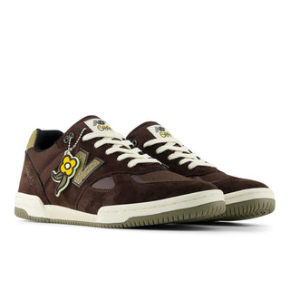 New Balance Numeric Tom Knox 600 skate shoes in Chocolate and Olive with FuelCell foam cushioning, FantomFit ultra-light bonded upper, suede and leather construction, and 90s football-inspired pro skate design