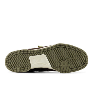 New Balance Numeric Tom Knox 600 skate shoes in Chocolate and Olive with FuelCell foam cushioning, FantomFit ultra-light bonded upper, suede and leather construction, and 90s football-inspired pro skate design