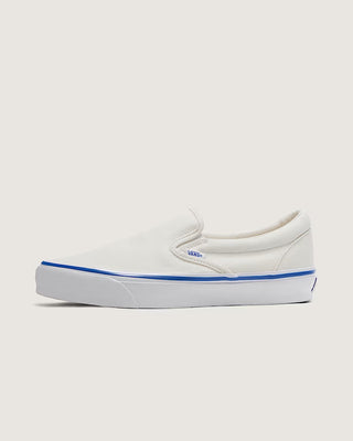 Vans LX Slip-On Reissue 98 Off White shoe with low-profile slip-on design and classic two-tone canvas upper.
