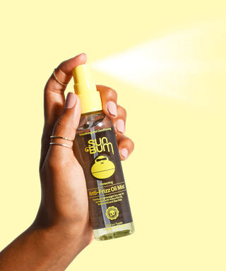 Image of Sun Bum's Protecting Anti-Frizz Oil Mist, a lightweight blend of Kukui Nut and Tamanu Oils designed to combat humidity, tame frizz, and boost natural hair shine.