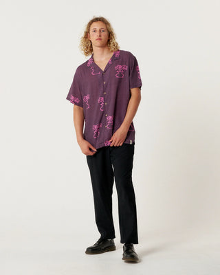 Critical Slide Mellow Resort Shirt Dark Blue in linen blend, standard fit, resort collar, coconut buttons, and relaxed oversize style.