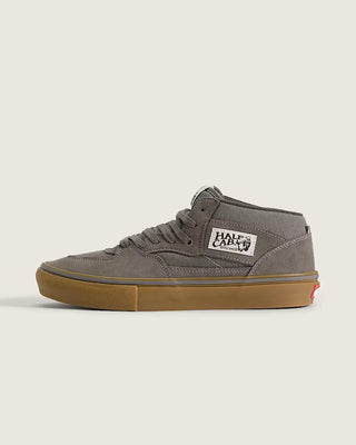 Vans Skate Half Cab Shoes in Walnut and Gum with suede upper and classic mid-top skateboarding silhouette.
