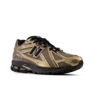 New Balance 1906R in Mushroom/Black Metallic with mesh upper, ACTEVA LITE midsole, and N-ergy outsole.