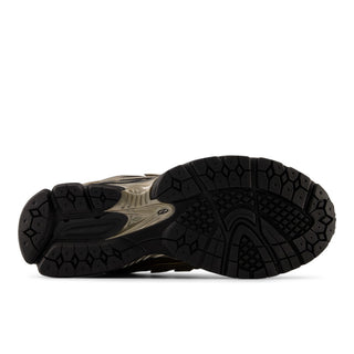 New Balance 1906R in Mushroom/Black Metallic with mesh upper, ACTEVA LITE midsole, and N-ergy outsole.