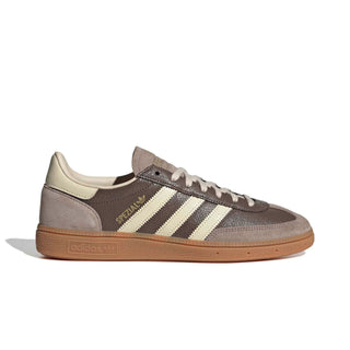 adidas Originals Handball Spezial in Earth Strata/Warm Vanilla — cracked leather quarter with suede overlays, soft gum rubber outsole, and iconic 3-Stripes in a warm, earthy colorway.

