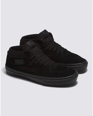 Vans Skate Half Cab Black/Black shoe, robust, grippy, and cushioned for skateboarding excellence.