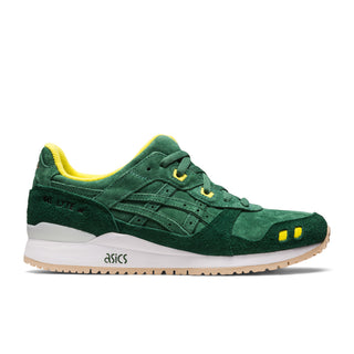 Image of ASICS Gel-Lyte III OG Shamrock sneakers, featuring a shamrock green colorway with leather overlays and perforated details on the upper. The sneakers have a split tongue and gel cushioning system for added support and comfort.