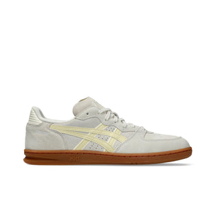 ASICS SKYHAND OG Shoes in Cream/Beeswax — retro court silhouette with 1990s handball heritage, synthetic leather and suede upper, FLYTEFOAM® PROPEL cushioning, EVA heel wedge, and gum rubber outsole