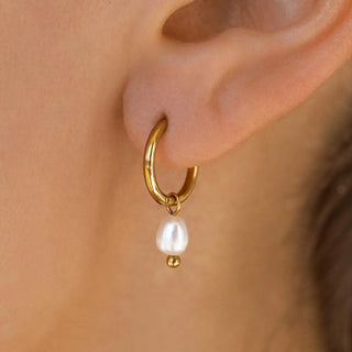 ALCO Isla huggies in 18K gold-plated stainless steel with freshwater pearls and huggie closure for elegant coastal style.