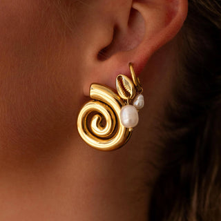 ALCO Island earrings in 18K gold-plated stainless steel with freshwater pearl and push back closure for coastal elegance.