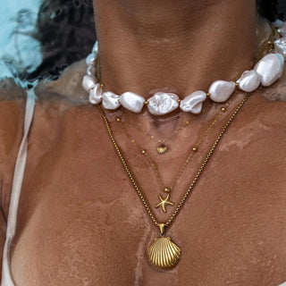 ALCO Prisma necklace in 18K gold-plated stainless steel with shell coating, toggle closure, and 15 inch chain.