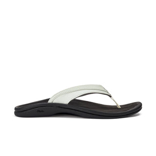 Olukai 'Ohana women's beach sandals, water-resistant, white and black, anatomical fit, coral reef traction.